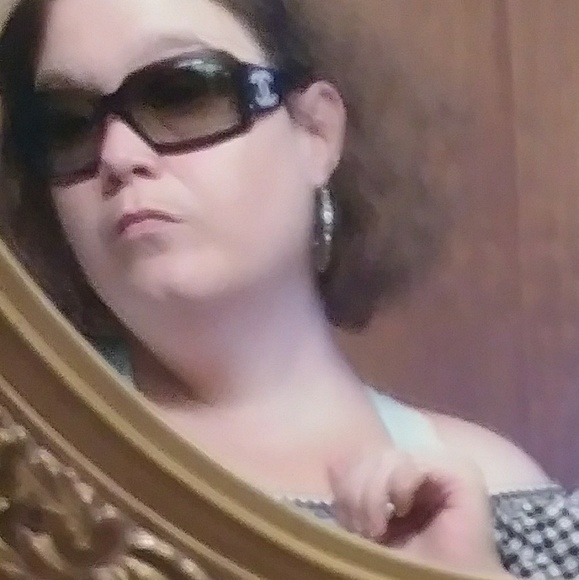 Meet your Posher, Tina - Picture 2 of 4